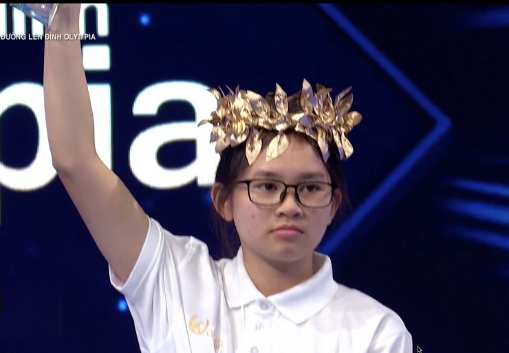 Nữ sinh đầu tiên giành vòng nguyệt quế Đường lên đỉnh Olympia 26 - 2