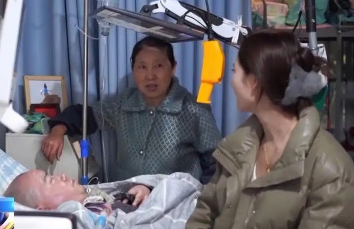 Người thân đến thăm Li trong bệnh viện. (Ảnh: CCTV)