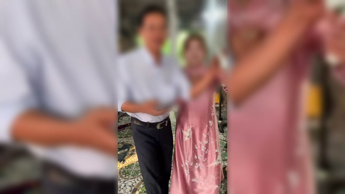 1767082469-vlcsnap-2025-12-30-14h04m29s359-1441-width698height393 Cô dâu vui mừng vì trúng vé số độc đắc. Ảnh cắt ra từ clip