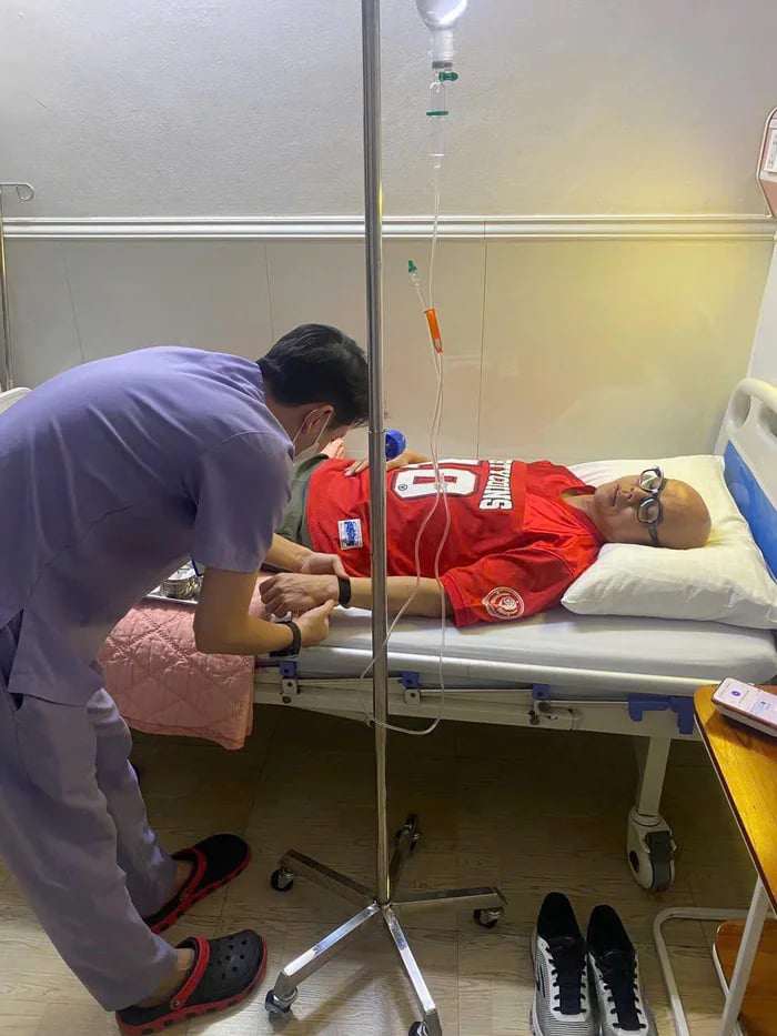 Ca sĩ Phan Đinh Tùng nhập viện cấp cứu. Ảnh: FBNV