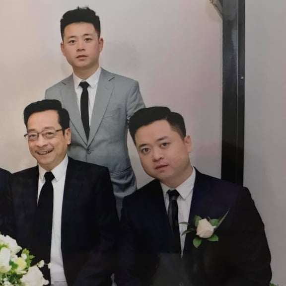 1767086736-318_51168_3_n-1406-width576height576 NSND Hoàng Dũng trong ngày cưới Hoàng Duy. Ảnh: FBNV