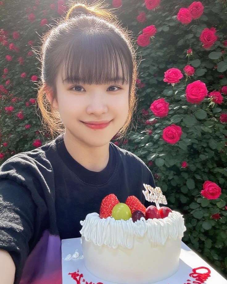 Ảnh sao 3/1: Hồ Ngọc Hà mặc xuyên thấu đi biển - 5