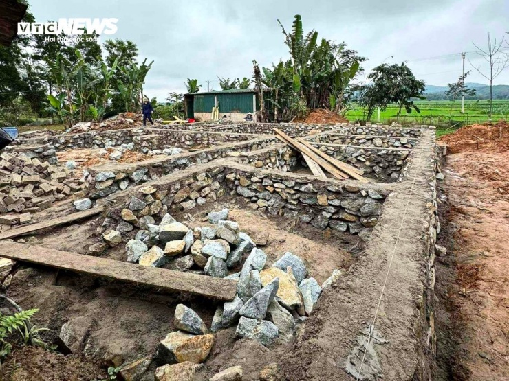 Vợ chồng chị Linh, anh Thạch bỏ phố về quê xây