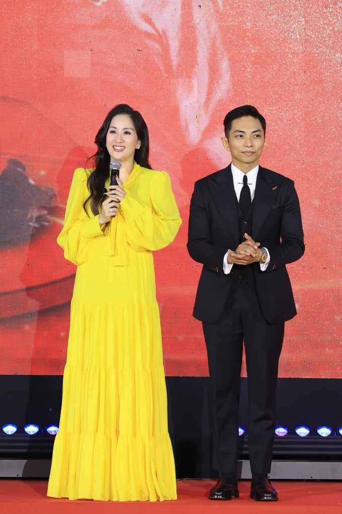 Ảnh sao 9/1: Lisa nhà Hồ Ngọc Hà làm điệu trước ống kính của mẹ - 3