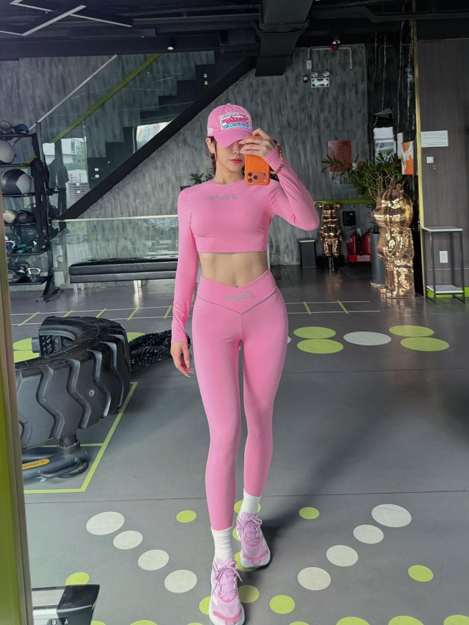 Ảnh sao 9/1: Lisa nhà Hồ Ngọc Hà làm điệu trước ống kính của mẹ - 5