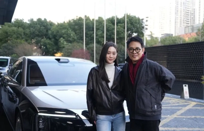 1767928233-2-1196-4267-1360-width680height439 Sao châu Á 9/1: Lộc Hàm bị lộ bằng chứng 'bắt cá hai tay' - 2