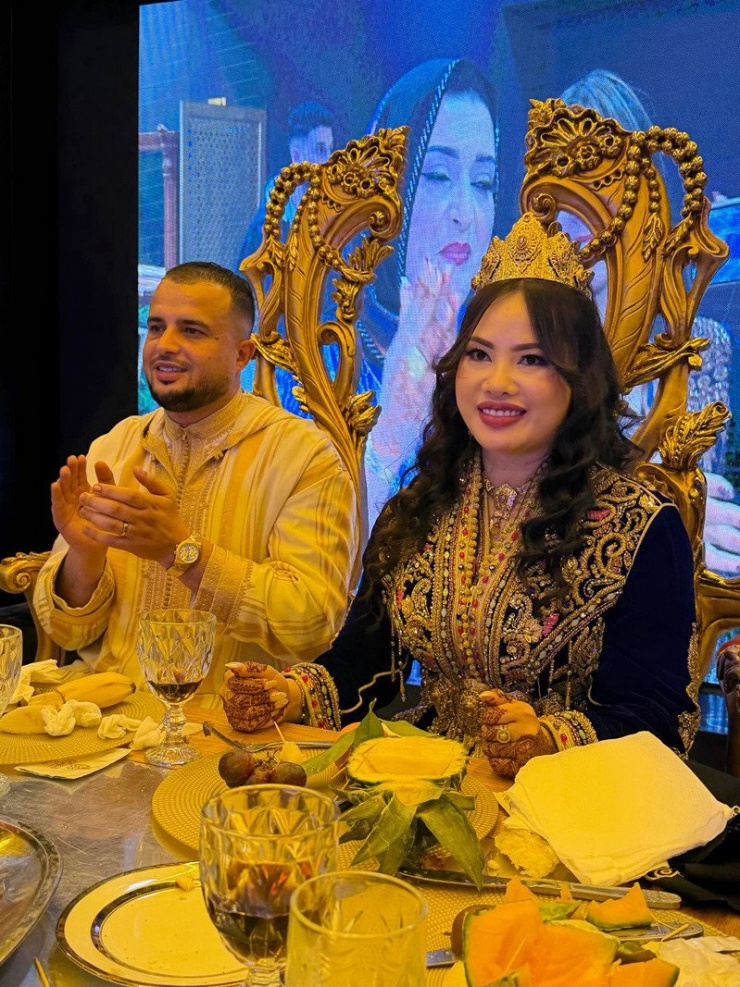 Cô dâu trở thành tâm điểm của lễ cưới 