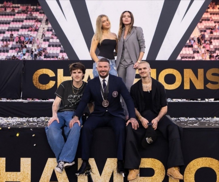 Vợ chồng Beckham không còn cách nào để liên hệ trực tiếp với con cả. Ảnh: IG.
