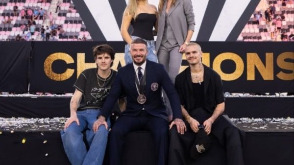 Con trai gửi cảnh báo cho Beckham 1767941383 b2 1390 width1080height896