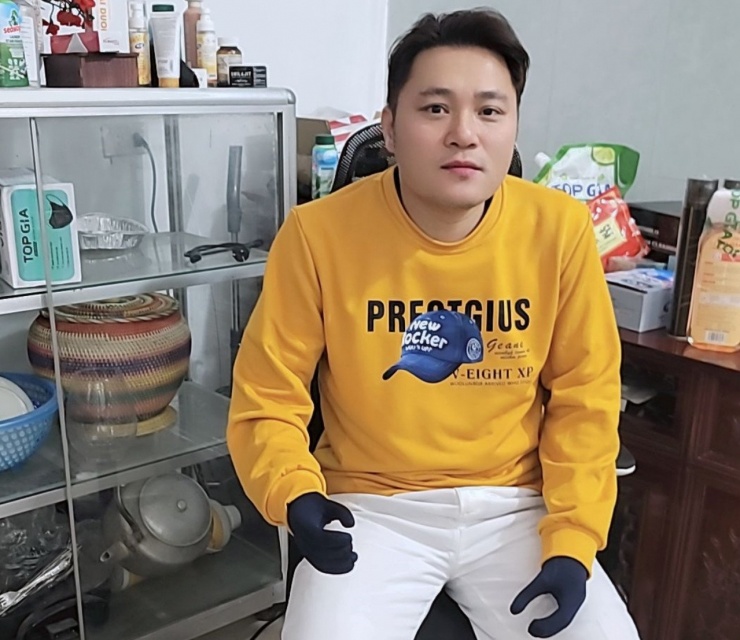 Sau vụ tai nạn, mất 2 tay, anh Tuấn từng có một thời gian sống trong tự ti, mặc cảm. Ảnh: NVCC