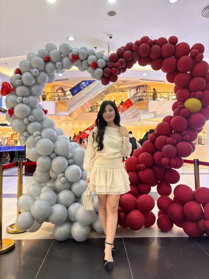 Tuy thắt chặt chi tiêu nhưng Hằng không bỏ bê chăm sóc bản thân. Ảnh: NVCC