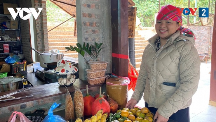 Hoàng Thị Hà, hàng xóm mới của Nữ là một phụ nữ người Nùng có thêm thu nhập từ mô hình du lịch cộng đồng