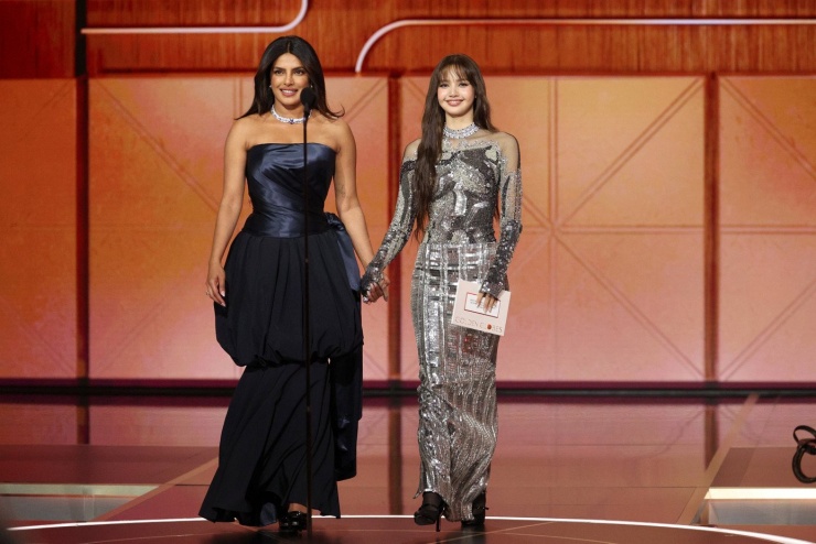 Lisa xử đẹp "hung thần" Getty Image, táo bạo ở tiệc mừng giải Quả Cầu Vàng 2026 - 6