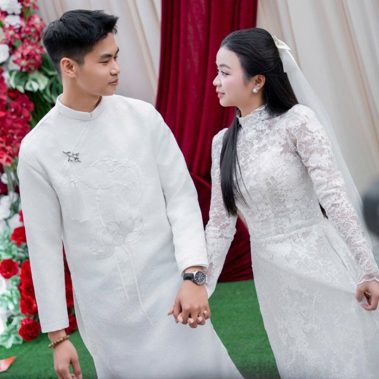 Sau nhiều cách trở, họ quyết định về chung một nhà 