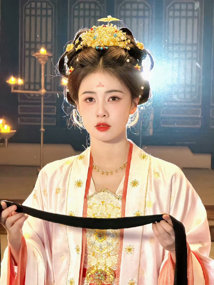 1768616435-bba8e236gy1i9ci73t232j20qo0zk7eh-4183-width698height931 Cô là diễn viên kiêm ca sĩ