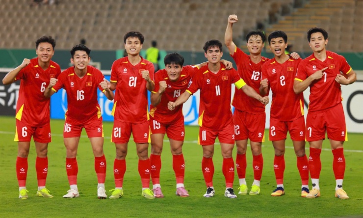 1768627193-7-0426-width1200height719 Dàn sao Việt vỡ òa mừng chiến thắng của U23 Việt Nam - 6