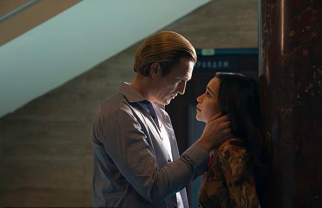 Emilia Clarke và bạn diễn Artjom Gilz trong phim 'Ponies'.