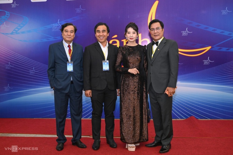 Nghệ sĩ hội ngộ trên thảm đỏ giải Cánh Diều - 7