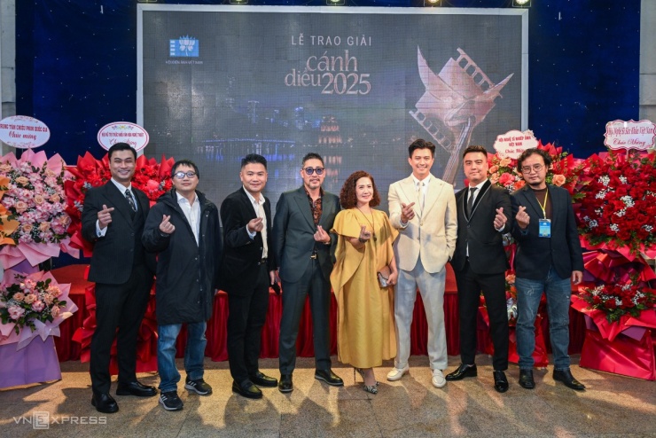 Nghệ sĩ hội ngộ trên thảm đỏ giải Cánh Diều - 12