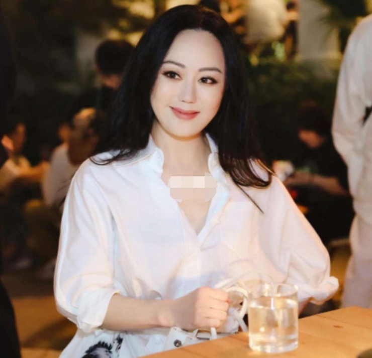 Hiện tại, ở tuổi 62, bà được giới trẻ Hong Kong tôn vinh là