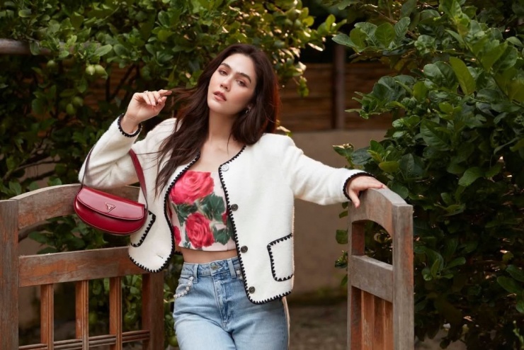  Chompoo là một trong những nữ diễn viên có cát-xê cao nhất làng giải trí Thái Lan.