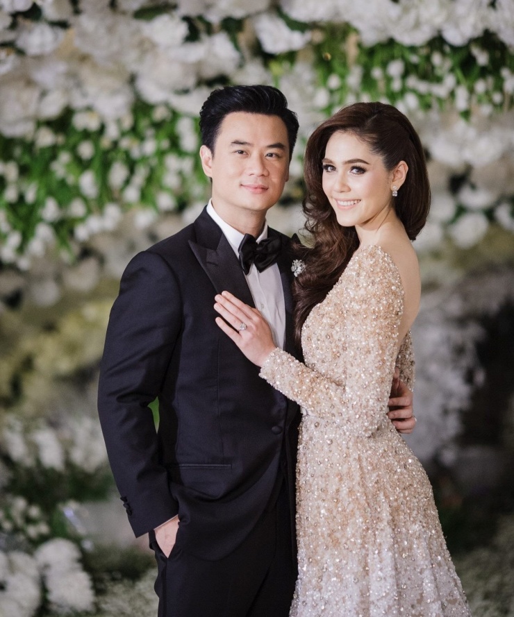 Chompoo hạn chế tham gia đóng phim để toàn tâm chăm sóc gia đình nhỏ.