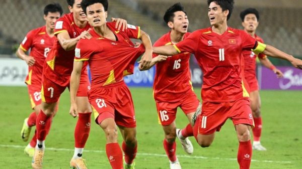 Khoảnh khắc “phanh gấp” của Minh Phúc: Suýt cởi áo ăn mừng, Khuất Văn Khang kèm sát 1768697400 minh phuc 1jpg width1390height971