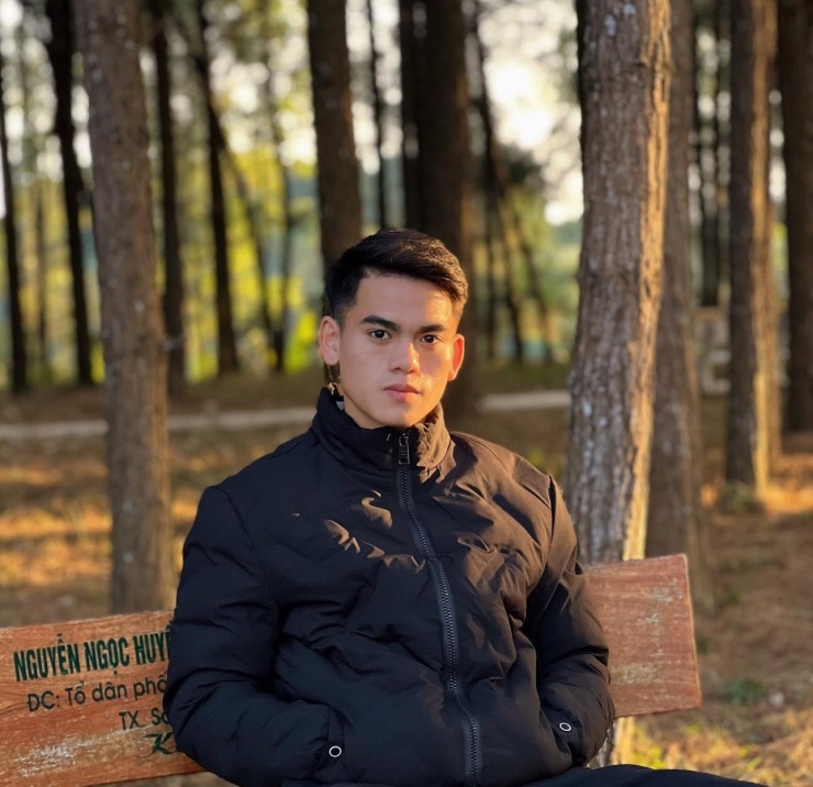 Những hình ảnh đời thường hiếm hoi của Khuất Văn Khang.