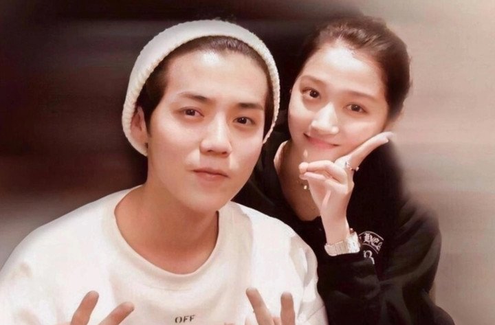 Ồn ào đời tư khiến hình ảnh của Quan Hiểu Đồng và bạn trai sụp đổ.