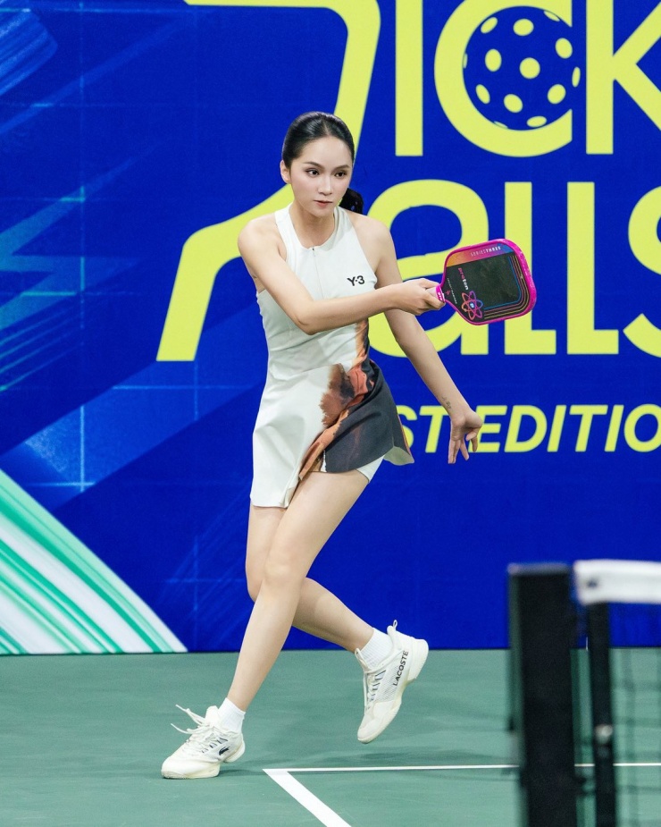 Ảnh sao 19/1: Đặng Thu Thảo sang chảnh trong resort ở Phú Quốc - 2