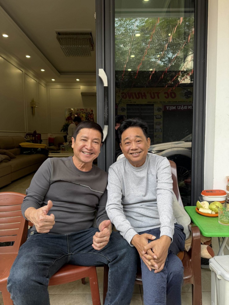 Nghệ sĩ Ưu tú Chí Trung và Nghệ sĩ Nhân dân Quốc Khánh. (Ảnh: FBNV)