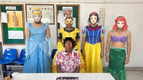Thái Lan: Cảnh sát hóa trang thành những công chúa Disney để bắt giữ tội phạm 1768869485 news 8z6qiqvzrb5329 width696height391
