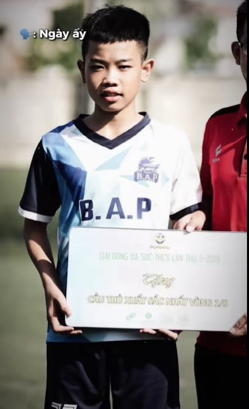 Loạt ảnh thời còn là 'Bắc còi' của tiền đạo U23 Việt Nam - 2