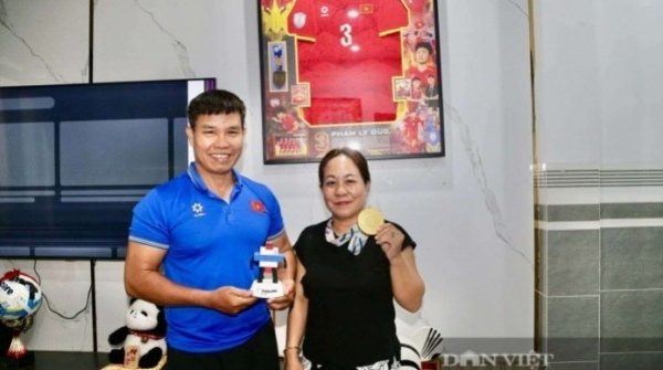 Trung vệ Phạm Lý Đức - U23 Việt Nam: “Con ráng đá banh cất cho mẹ cái nhà lầu, mua cho ba chiếc lamborghini” 1768909166 759 thumbnail width740height495 anh cat 3 2 auto cropjpg