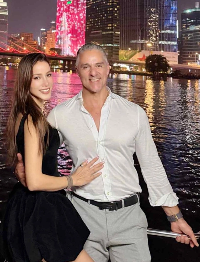 Bảo Trúc đưa bạn trai về Việt Nam chơi, cuối năm 2025.