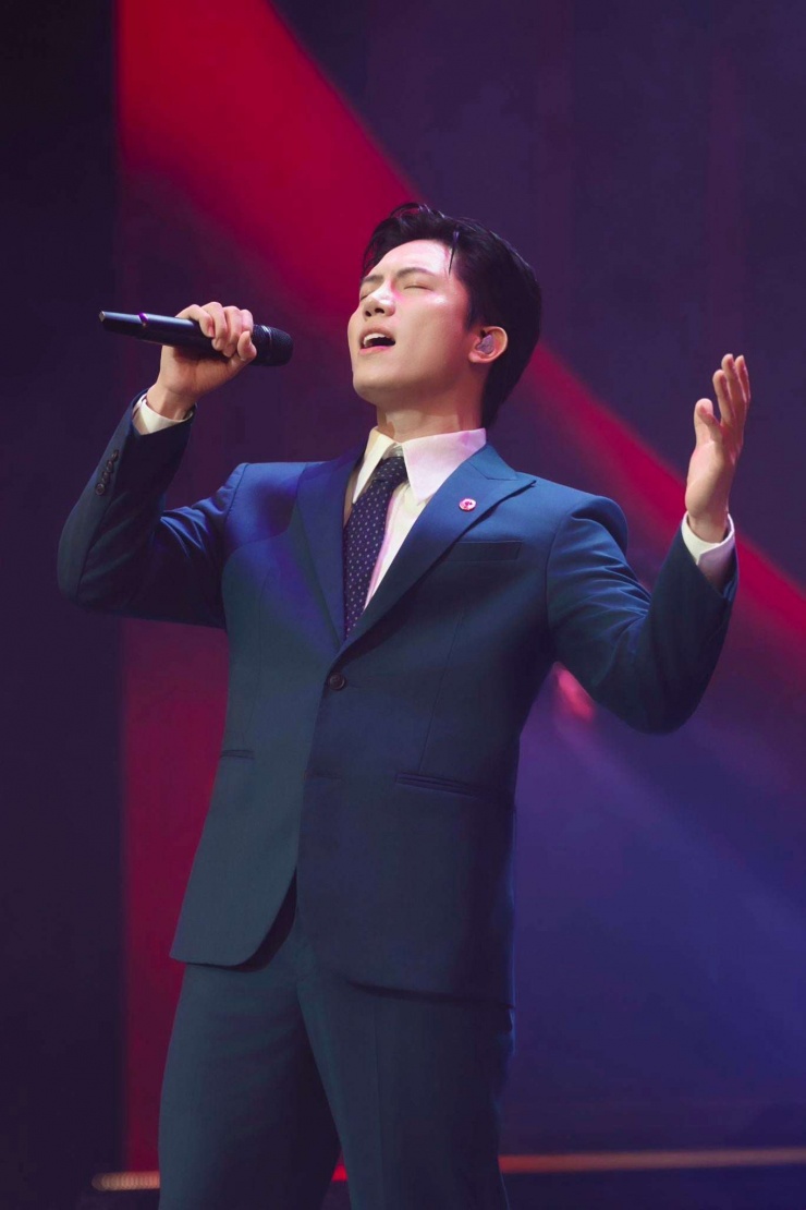 Anh Tú cho biết sẽ hiến quyền sử dụng ca khúc cho toàn dân với mục đích phi thương mại. Ảnh: FBNV