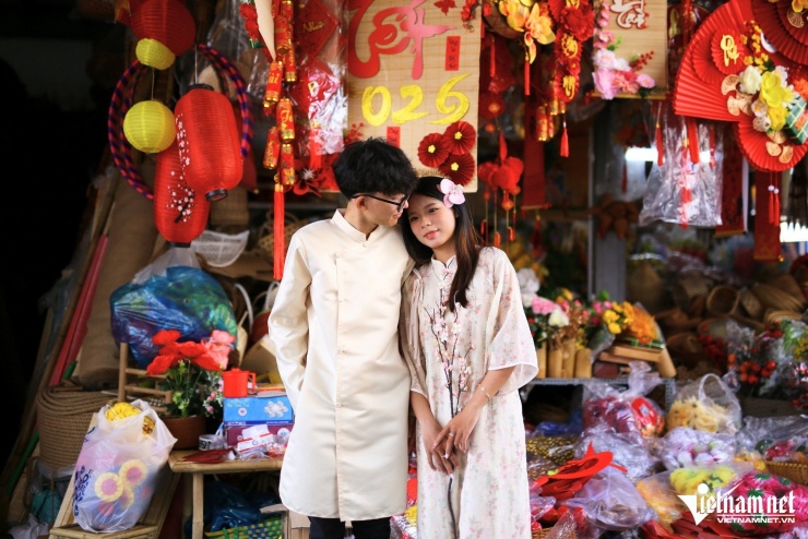 Các 'nàng thơ' xúng xính áo dài, rủ nhau đến chợ Biên Hòa chụp ảnh Tết - 6