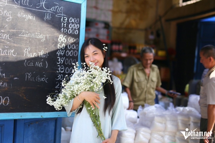 Các 'nàng thơ' xúng xính áo dài, rủ nhau đến chợ Biên Hòa chụp ảnh Tết - 7