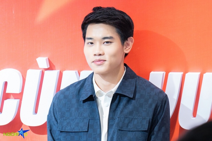 Cảnh hỗn loạn, chen lấn để gặp Nguyễn Đình Bắc tại buổi giao lưu - 10