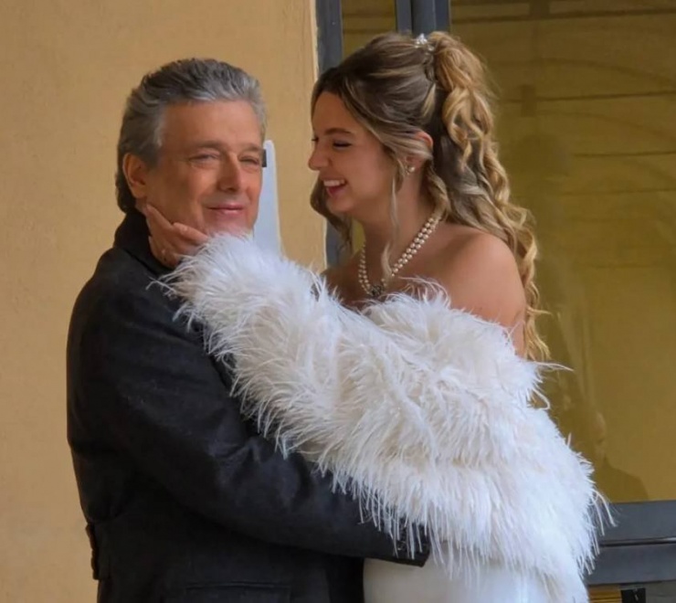 Cặp đôi chứng minh hạnh phúc thực sự, bỏ qua ánh nhìn của mọi người. Ảnh: Mirror