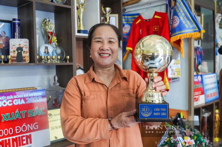 Bà Nguyễn Thị Lài, mẹ của tiền đạo Nguyễn Ngọc Mỹ.