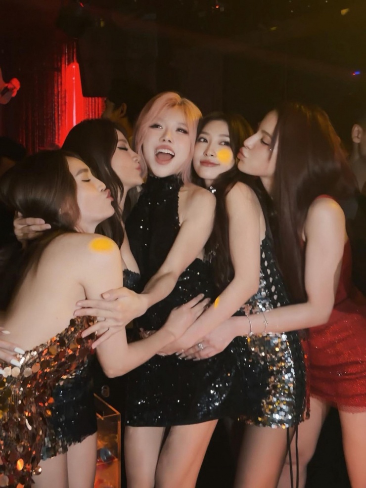 Ảnh sao 27/1: Mỹ Tâm khoe mặt mộc tuổi 45 - 5