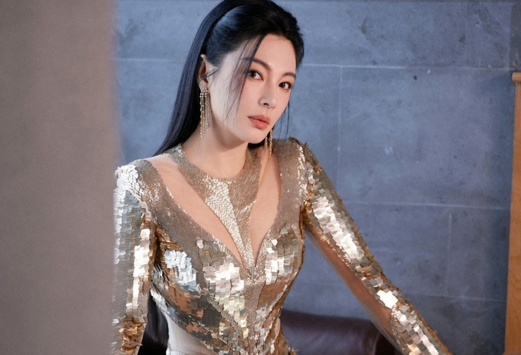 Khán giả ủng hộ cấm sóng Trương Vũ Kỳ vì cho rằng cô là nghệ sĩ thiếu chuẩn mực.