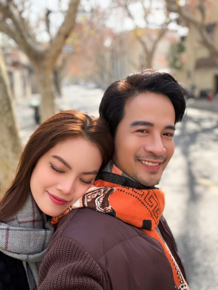 Ảnh sao 28/1: Vợ chồng Lê Thúy thăm biệt thự của Đỗ Mạnh Cường - 4