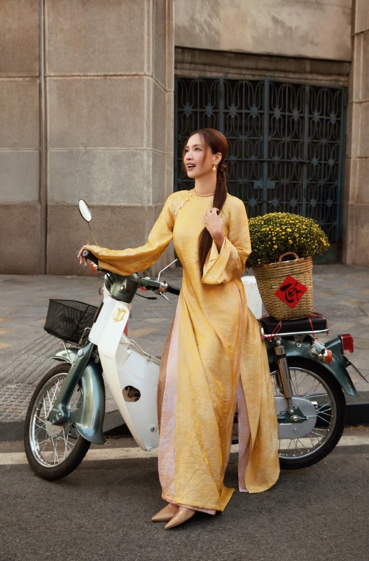 Ảnh sao 28/1: Vợ chồng Lê Thúy thăm biệt thự của Đỗ Mạnh Cường - 6