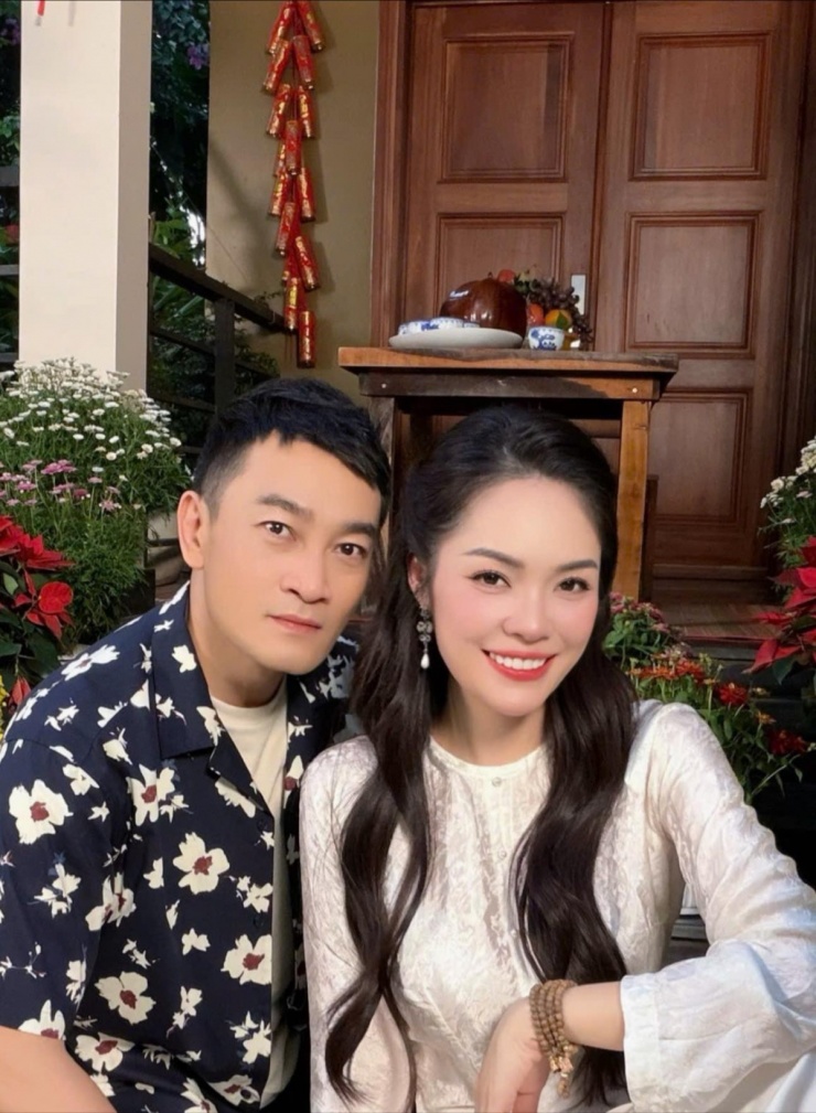 Ảnh sao 28/1: Vợ chồng Lê Thúy thăm biệt thự của Đỗ Mạnh Cường - 8