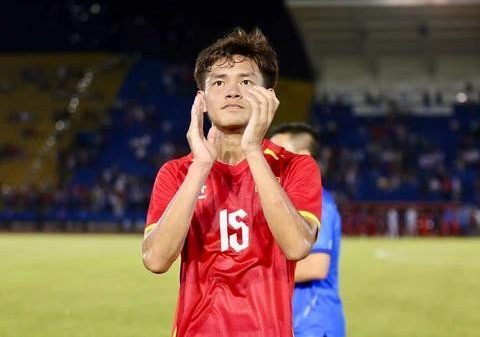 U23 Việt Nam chia thưởng cho Bùi Vĩ Hào: Món quà ấm áp cho đóng góp thầm lặng 1769661714 bui vi hao 0321jpg width480height340