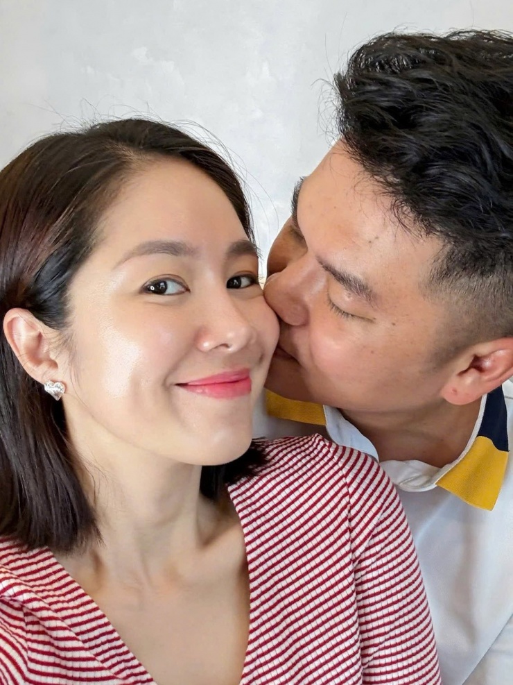 Ảnh sao 30/1: Tiểu thư gia tộc Sơn Kim khoe vẻ đài các - 4