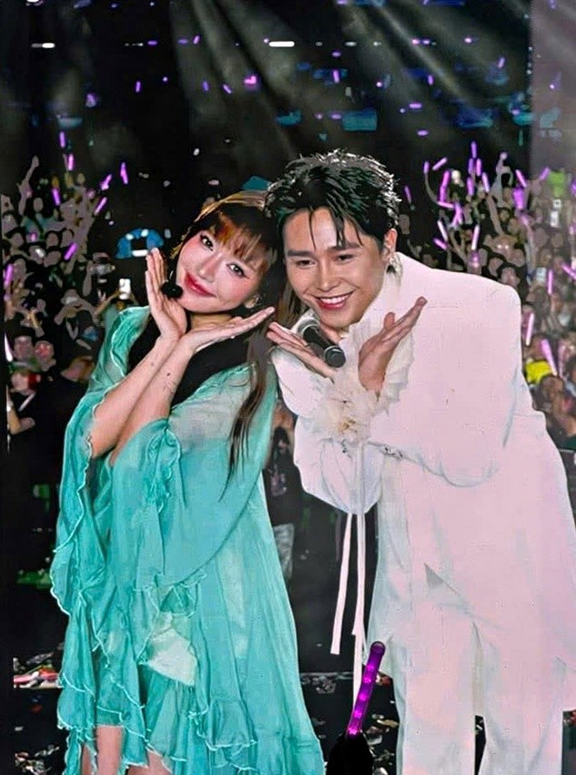 Bích Phương, Tăng Duy Tân khiến fan reo hò khi giao lưu.