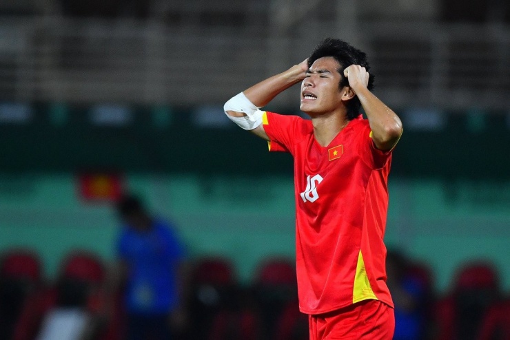 Một cầu thủ U23 Việt Nam từng cùng ra sân với thủ môn Bùi Tiến Dũng 8 năm trước - 3